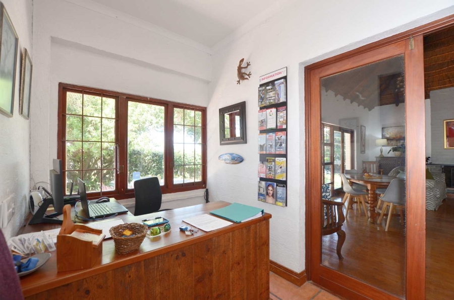 7 Bedroom Property for Sale in Westcliff Western Cape